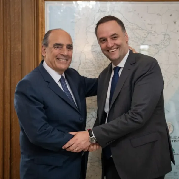 Francos y Catalán formalizaron la transición con Adorni y Santilli en la Casa Rosada